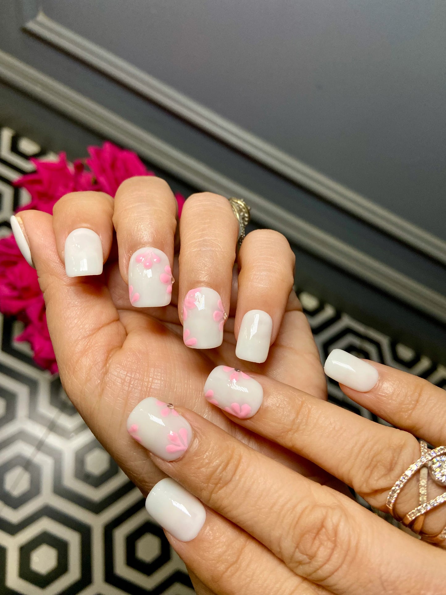 PEARL WHITE FLORAL PINK NAILS