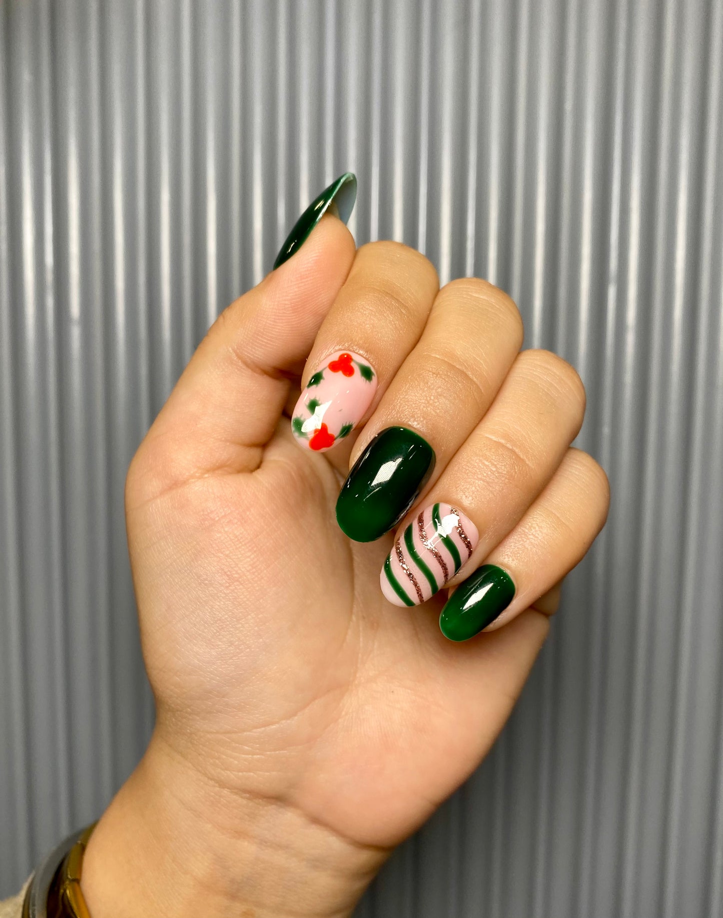 Red green christmas nails