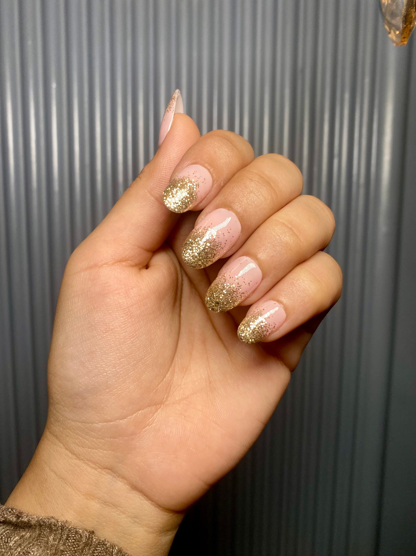 Gold ombré nails