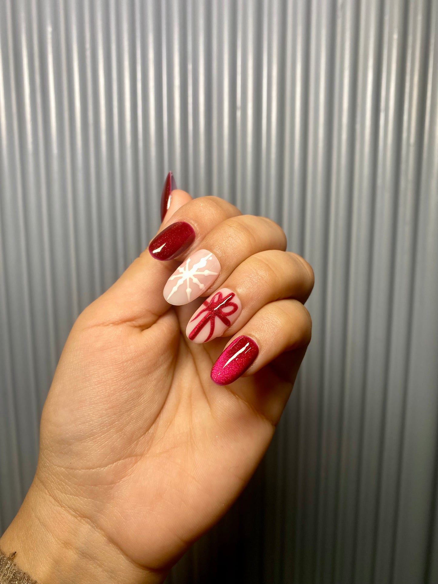Red Cat eye Christmas nails