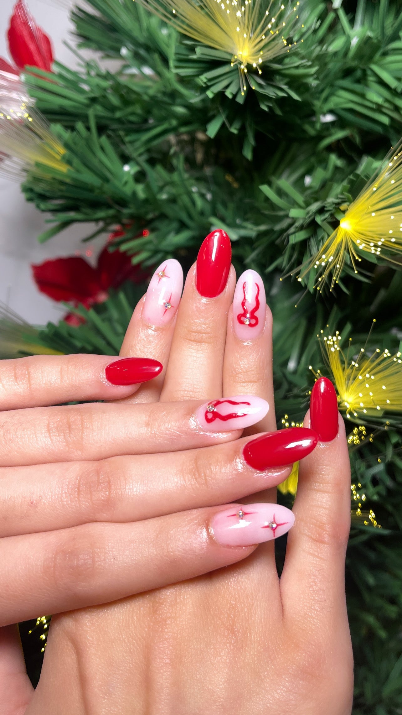 Blushing Bow & Star - Short Almond