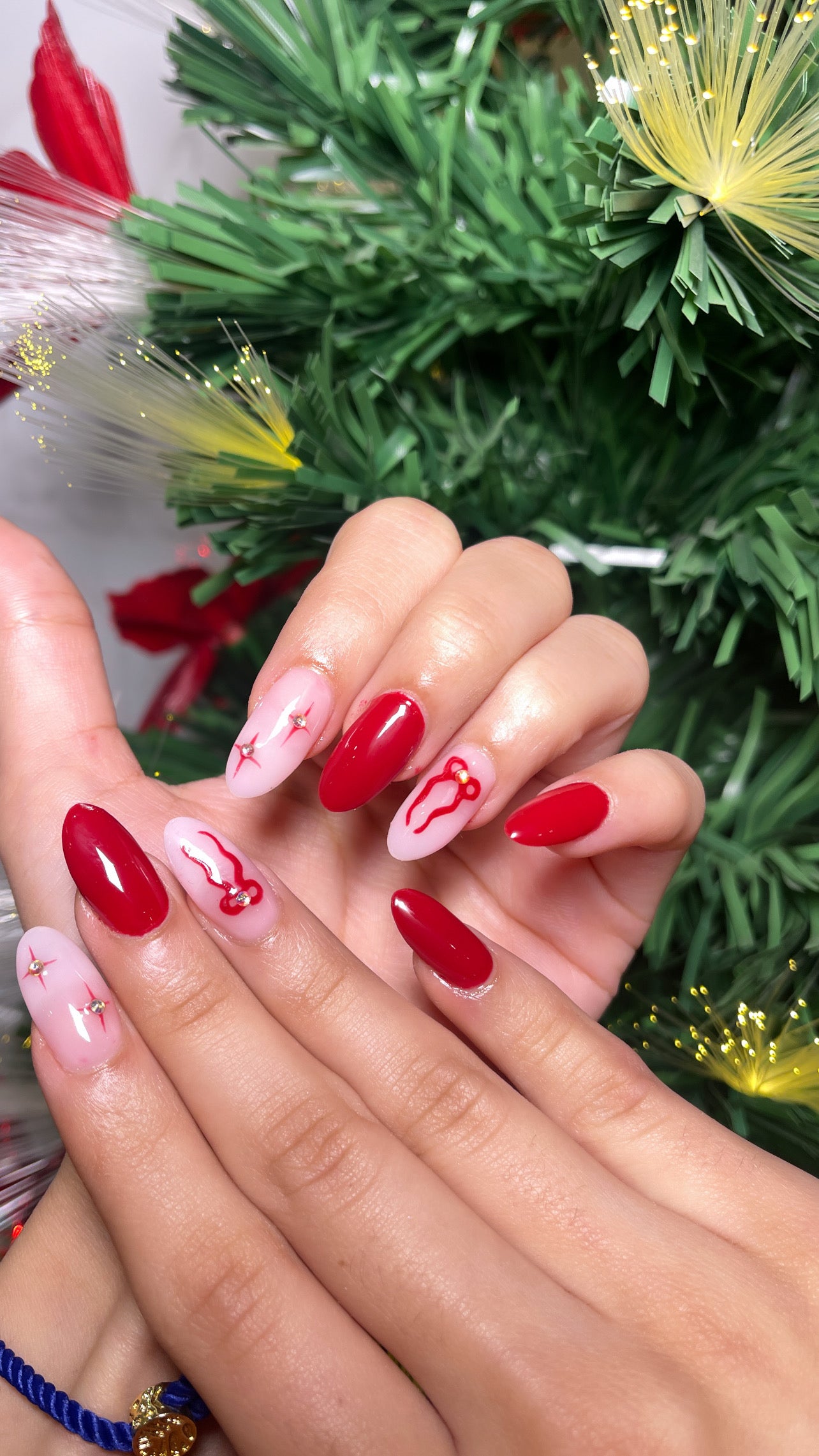 Blushing Bow & Star - Short Almond