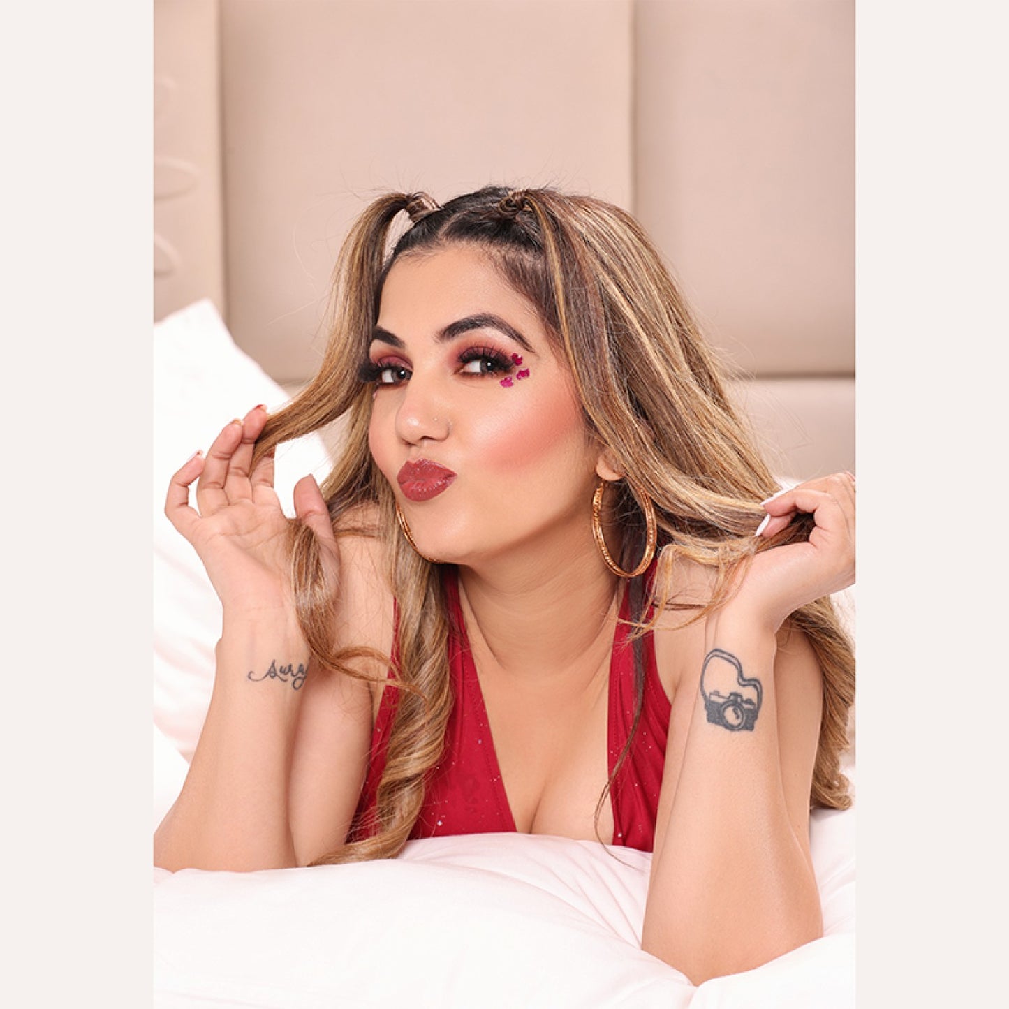 LOVE EARTH LIP GLOSS - PACK OF 9 , 2ML EACH