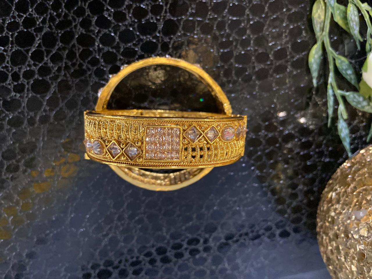 Majestic Openable Kundan Kada