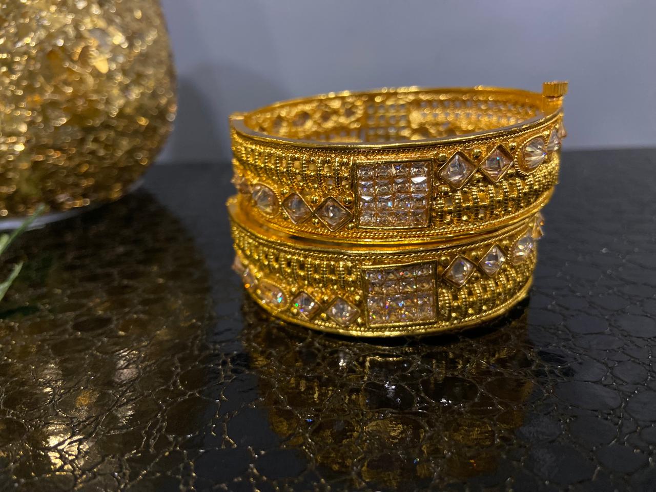 Majestic Openable Kundan Kada