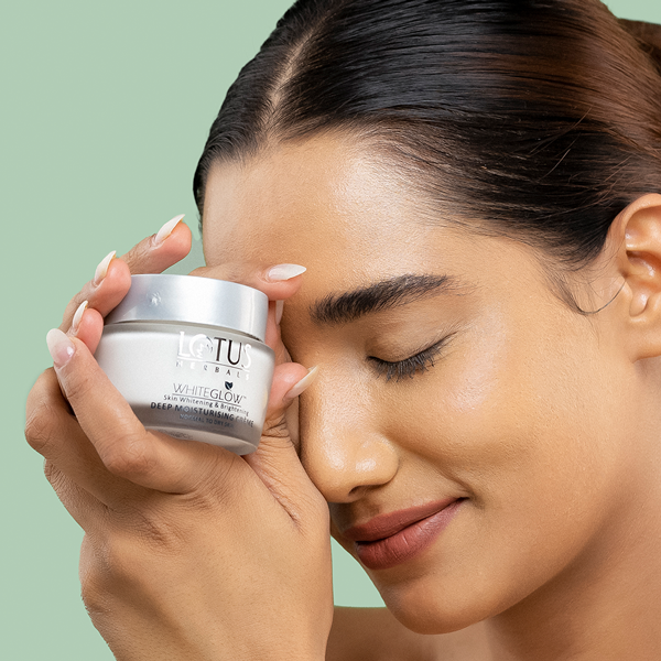 Lotus Herbals Whiteglow Skin Brightening Deep Moisturising Cream Spf 20 Pa+++