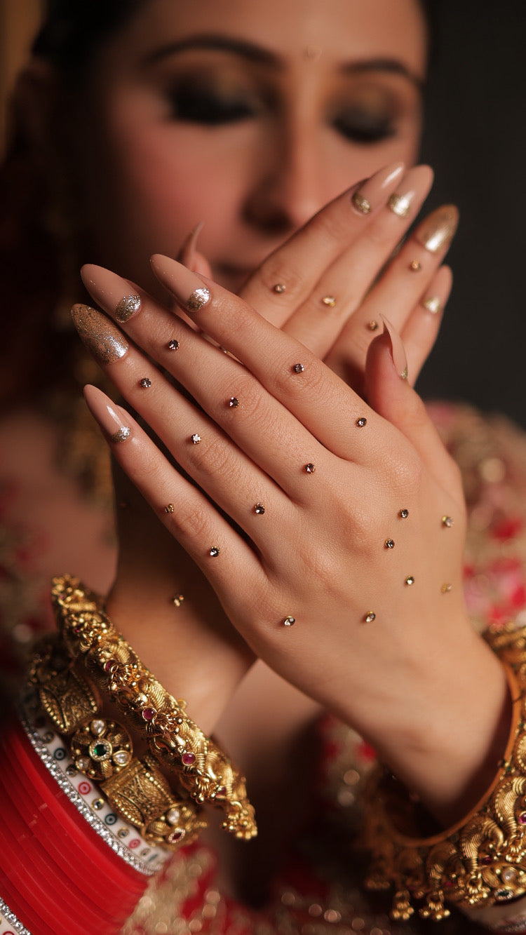 NUDE GOLD NAILS