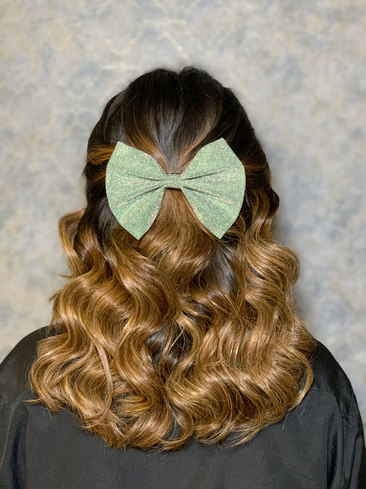 Green glitter bow