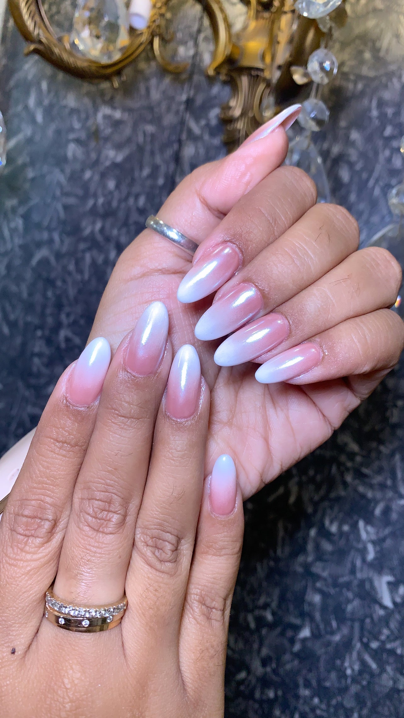 Basic Ombre With Pearl White chrome - Short Almond