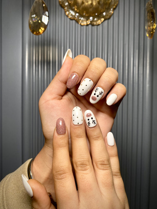 White shimmery deer nails