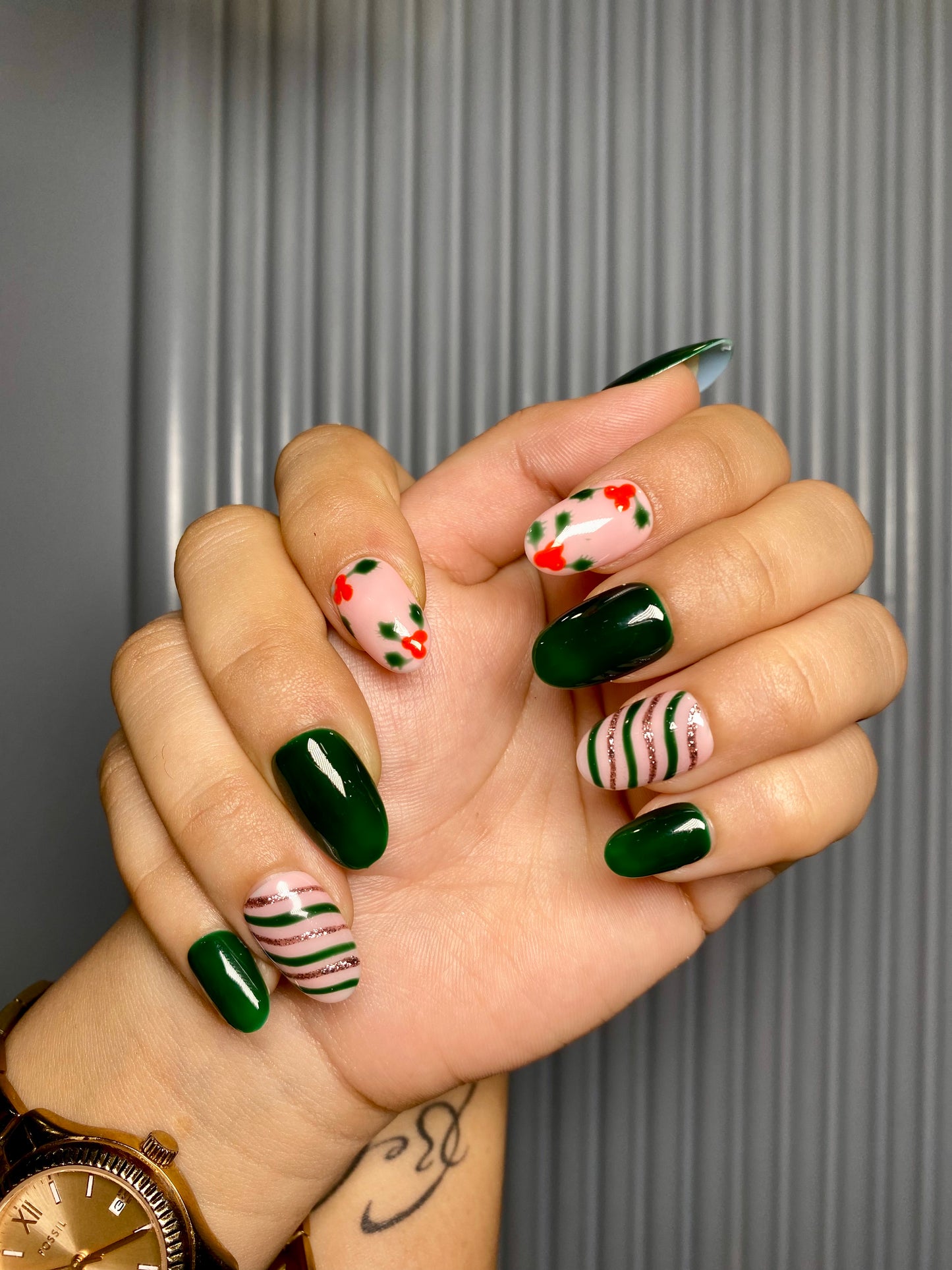 Red green christmas nails