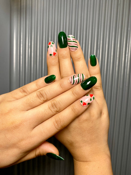 Red green christmas nails