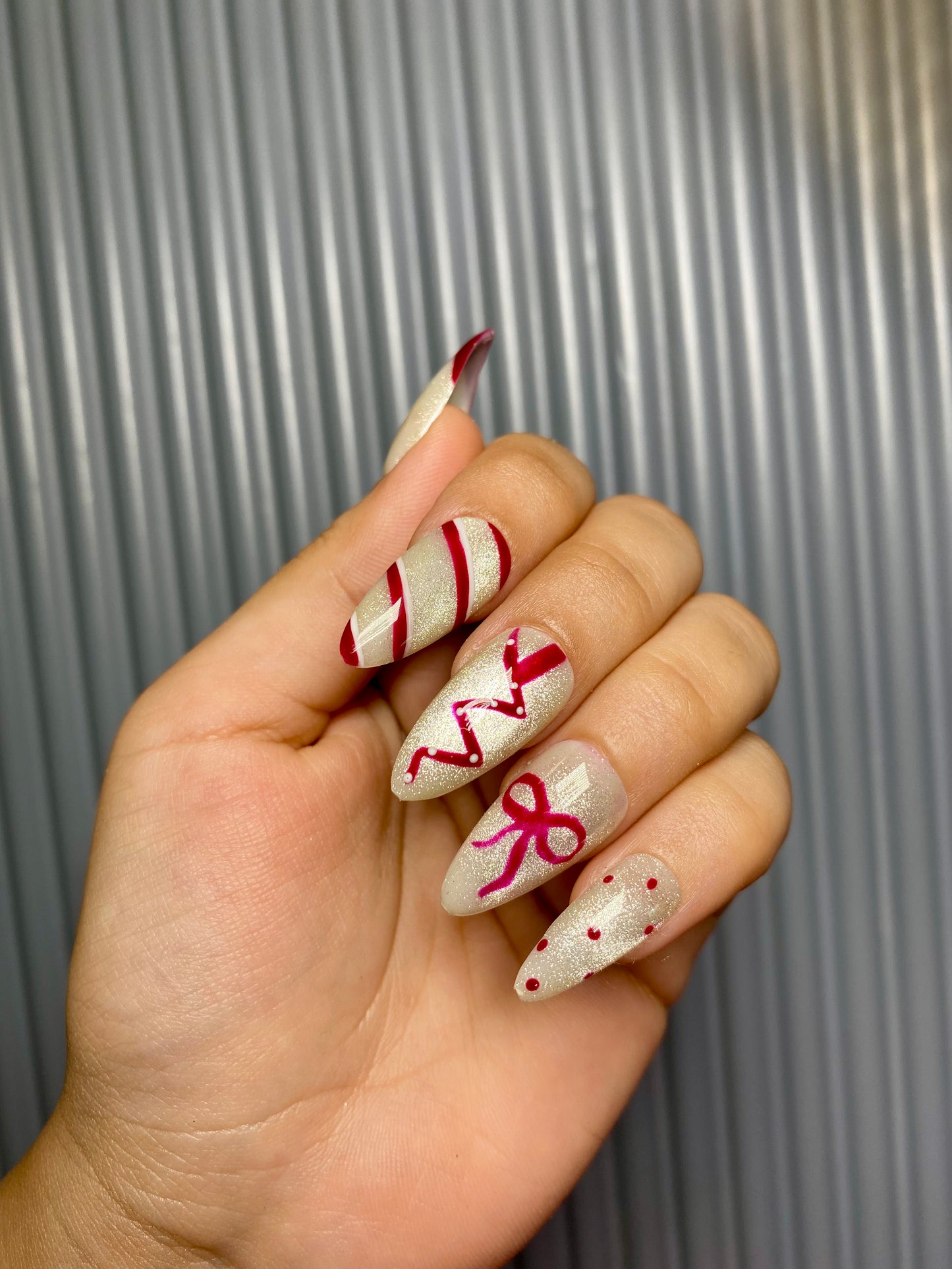 Cat eye christmas nails
