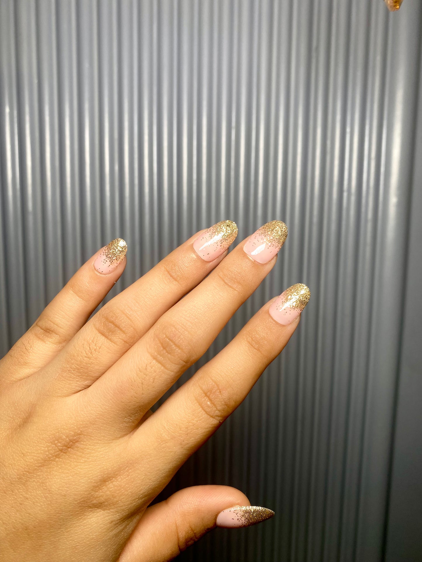 Gold ombré nails