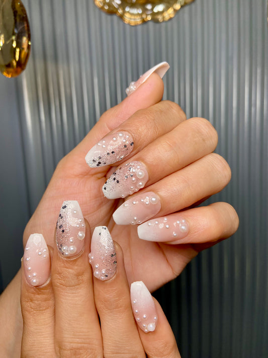 Ombrè pearl nails