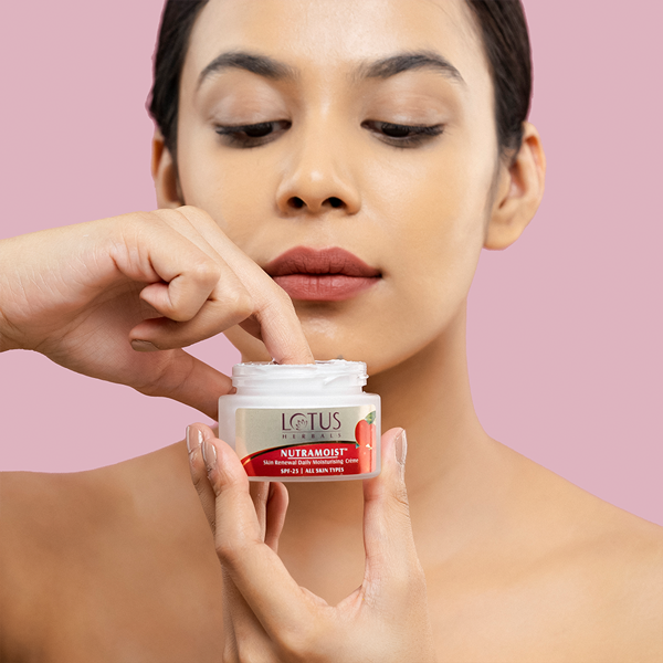 Lotus Herbals Nutramoist Skin Renewal Daily Moisturising Cream Spf-25